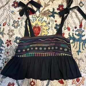 Cute cropped top with tie straps. Beautiful stitching!